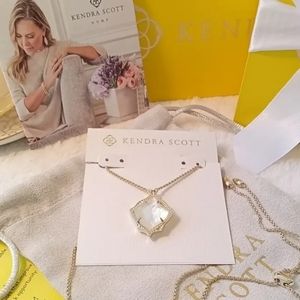 NEW W BOX Kendra Scott Kacey Pendant Necklace In Ivory MOP & Gold